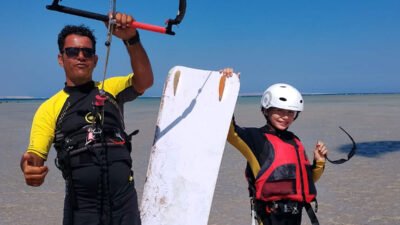 Lección de kitesurf en la laguna poco profunda Escuela de surf Hurghada Masters