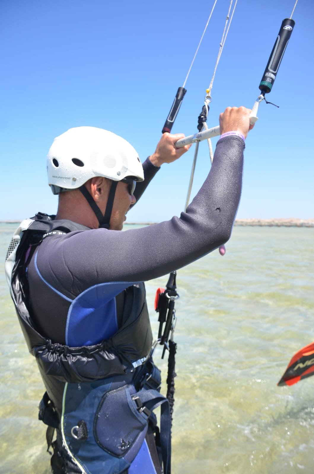 Kitesurfer riding upwind in flat water conditions